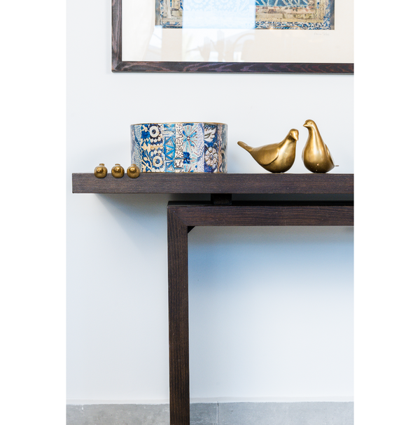 Novara Console – Craftsmanship
